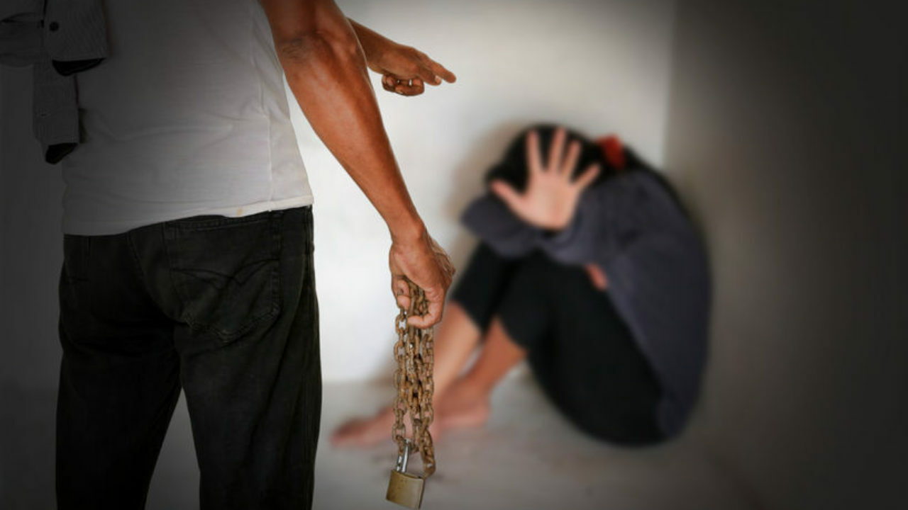 the t visa is a type of immigration humanitarian relieve that allows those who survived trafficking, as well as their families, to stay in and work temporarily in the united states, tráfico sexual visa t